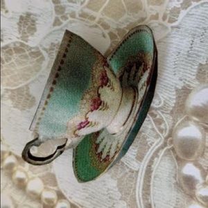 Tea cup brooch pin green